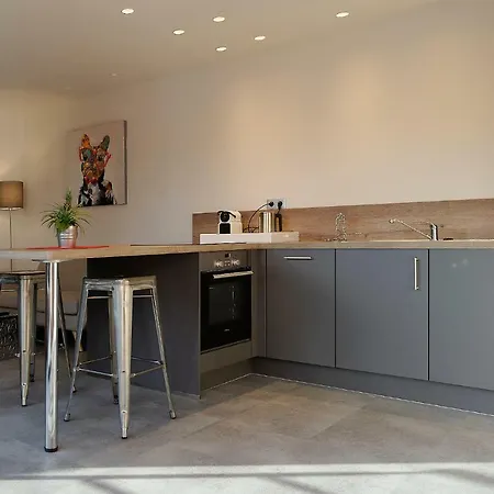 The One Apartment *
